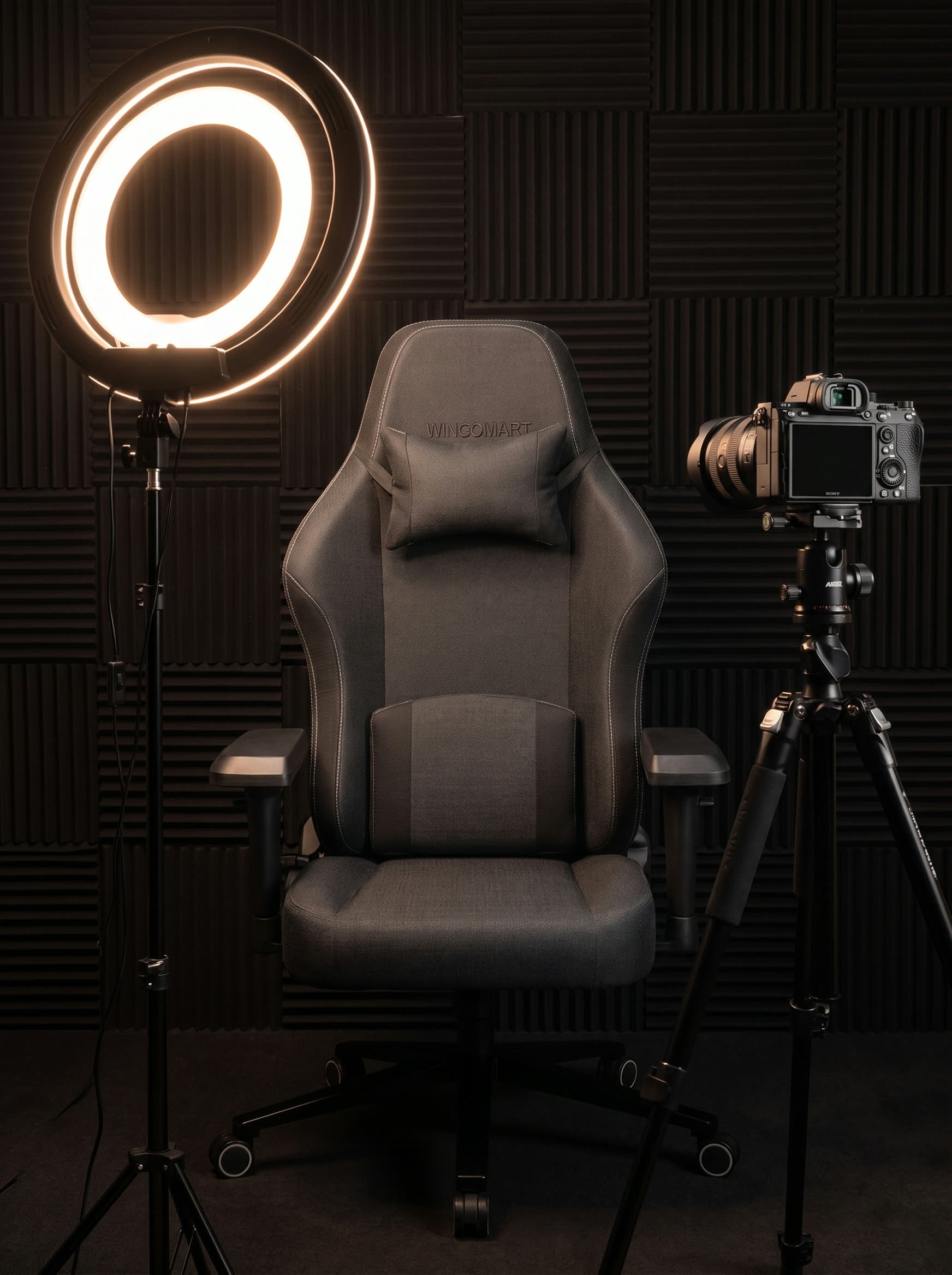 Sample photo: MEMORY PRO chair in a living-room gaming corner
